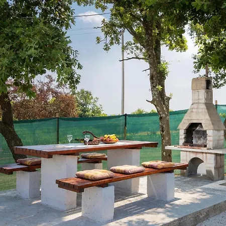 Three-bedroom In Apartman Barban