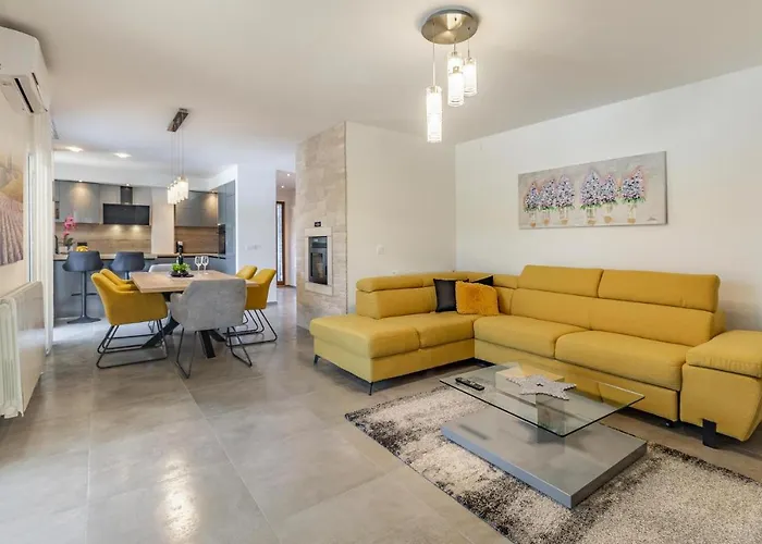 Appartement Three-bedroom In *