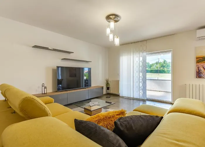 Appartement Three-bedroom In *