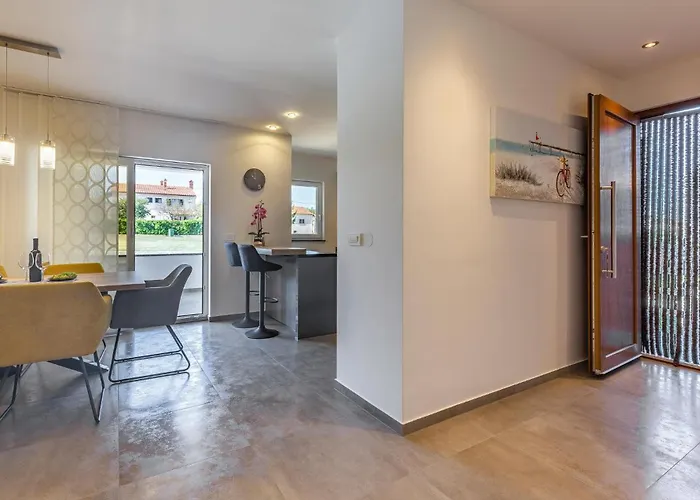 Three-bedroom In Appartement *