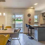 Three-bedroom In Apartman Barban