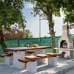 Three-bedroom In Apartman Barban